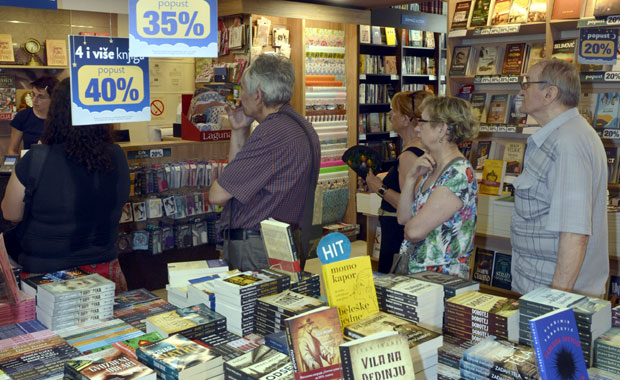  НОЋ КЊИГЕ 20. ПУТ: Књиге напуниле корпе  